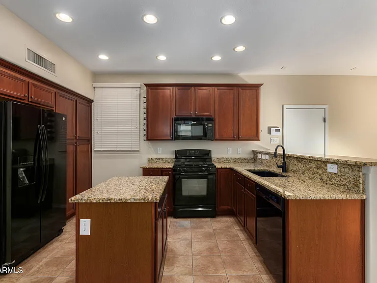 2343 E Sunland Ave — Photo 6