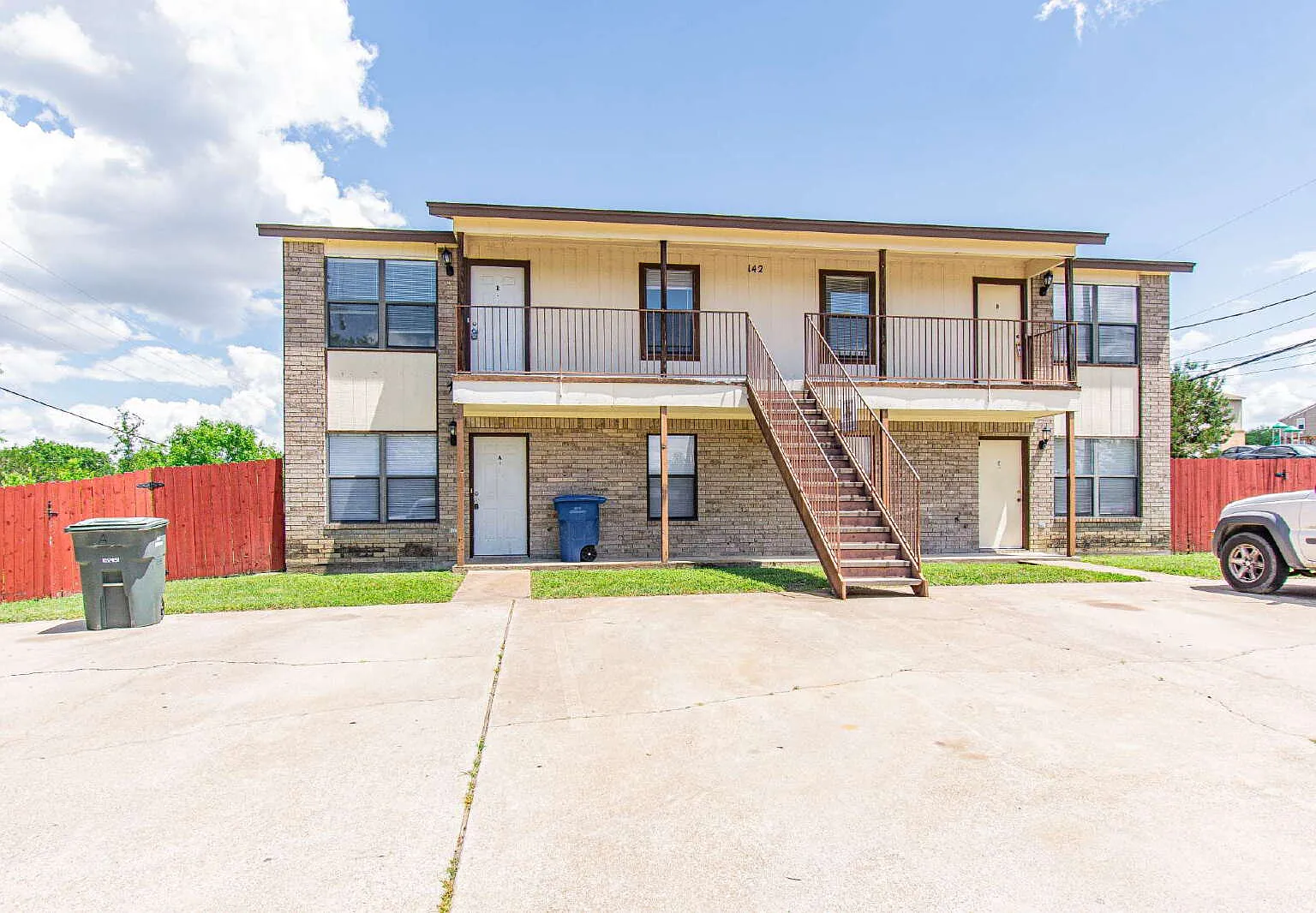 2 bed, 1.0 bath, 806 sqft, $625 — Photo 1