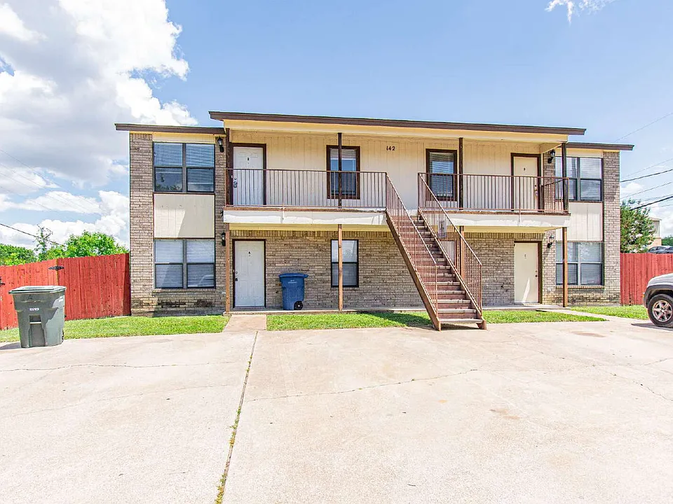 142 Wolf Rd #D