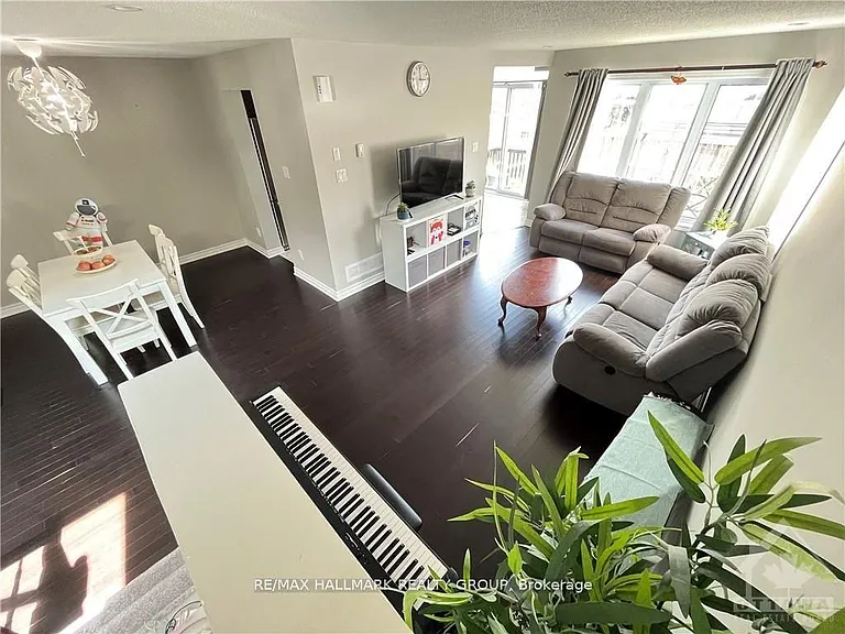 110 Garrity Cres — Photo 4