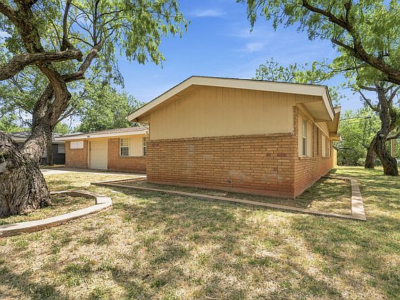 3rd image of 1801 Mimosa Dr
