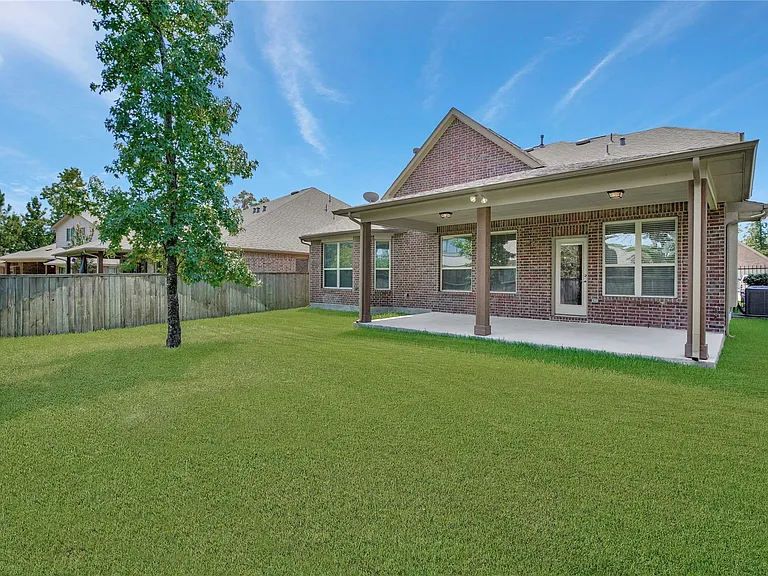 18 Garden Path Pl — Photo 36