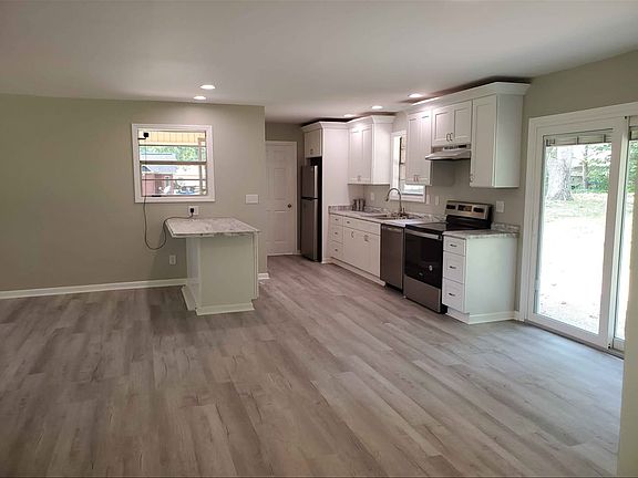 4th image of 75 Davis Rd