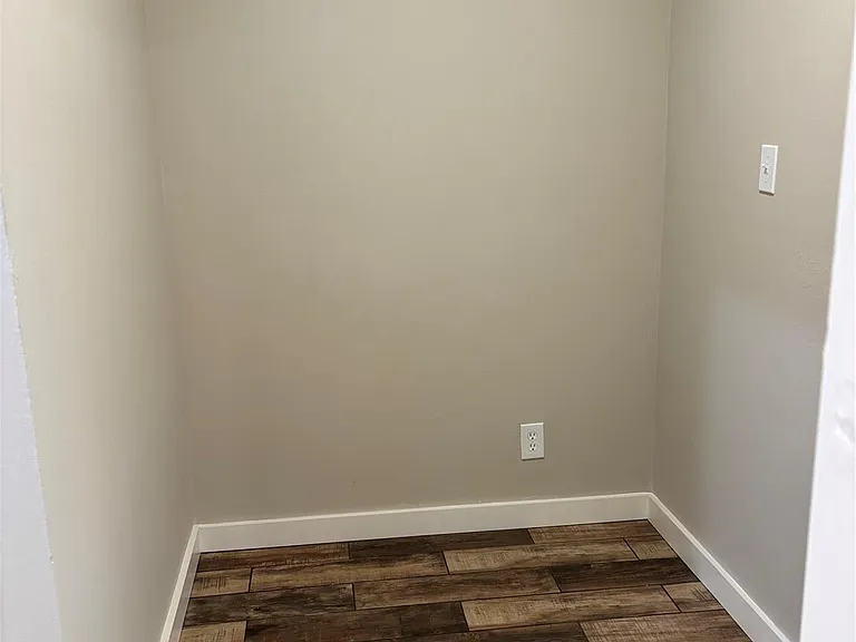 8049 Forest Hills Dr — Photo 27