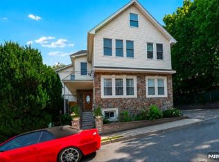 105 Kossuth St, Wallington, NJ 07057