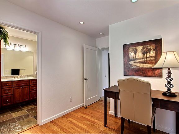 5th image of 831 W Washington Ave