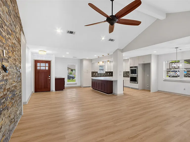3208 Woodstone Dr — Photo 6