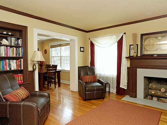 3rd image of 356 Queensway Dr