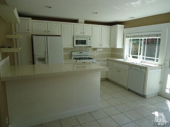 3rd image of 919 Sand Piper Cir