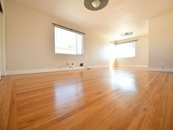 5th image of 3908-3914 Lincoln Ave
