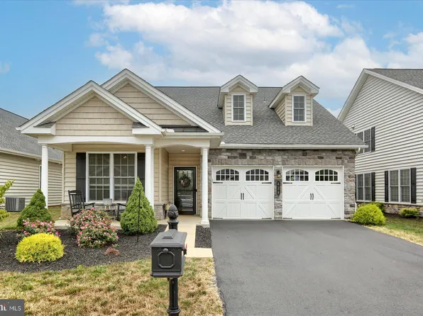 424 General Dr, Mechanicsburg, PA 17050