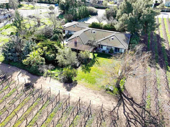 400 Tate Ln, Oakley, CA 94561