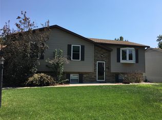 404 Saint John Dr, Godfrey, IL 62035