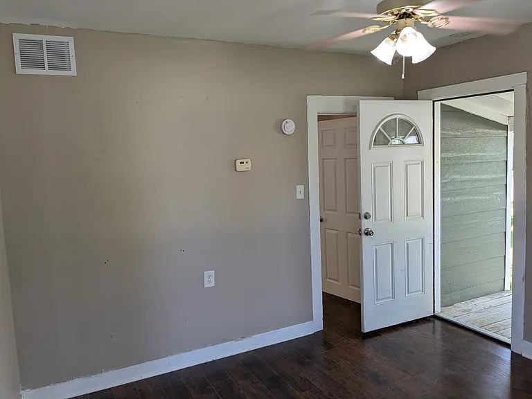 310 N Locust St — Photo 5