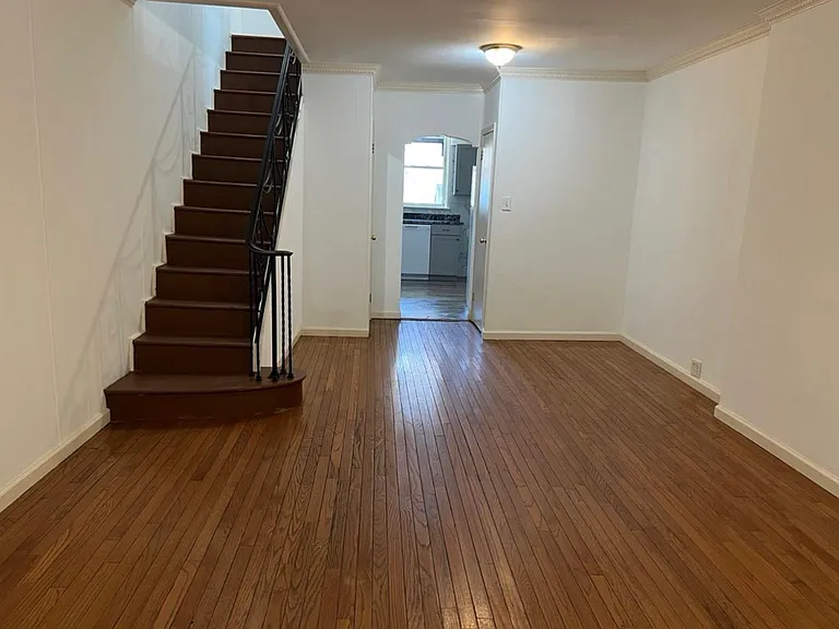 1208 S Alder St — Photo 2