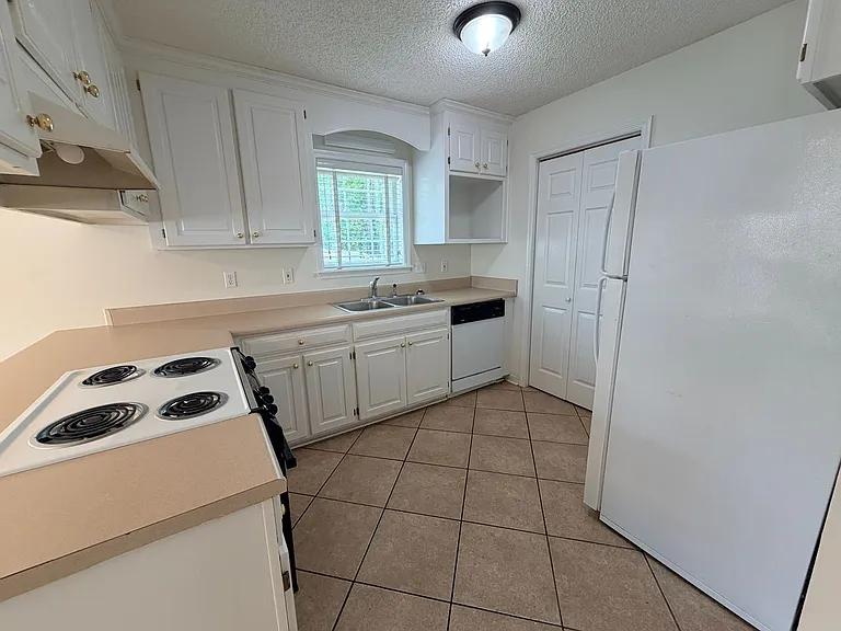 4125 Sedgwyck Ln — Photo 10