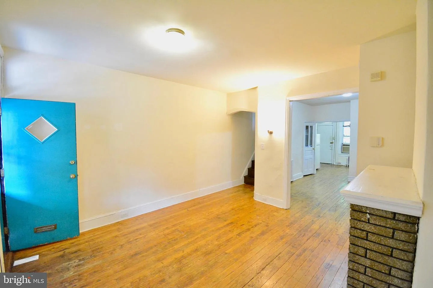 3 bed, 1.5 bath, 1064 sqft, $2,000 — Photo 2