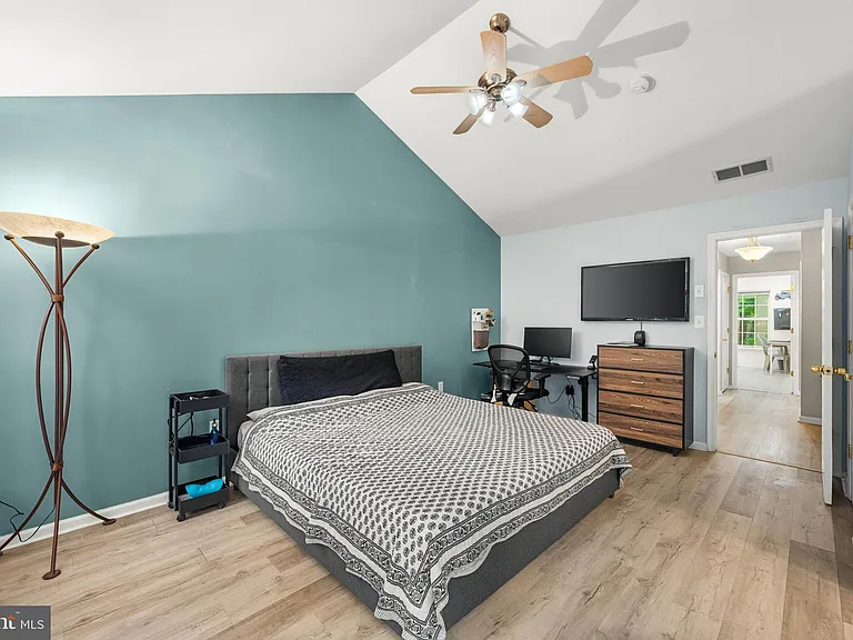 8 Henry Ct — Photo 11