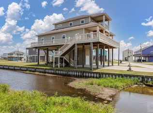 914 Driftwood Dr, Crystal Beach, TX 77650