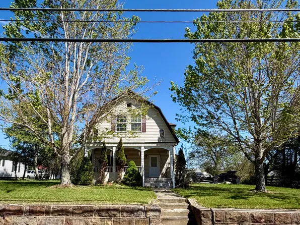 117 Vermillion St, Athens, WV 24712