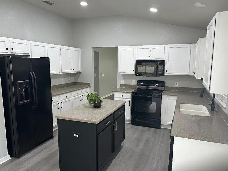 SW 40th Pl — Photo 7