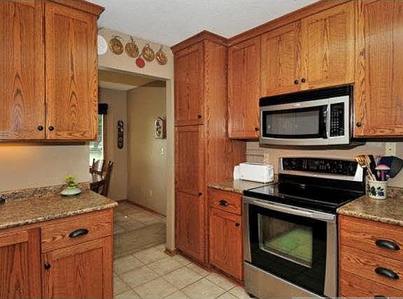 3rd image of 450 Crestview Lane