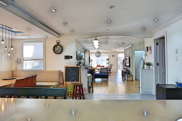 Sold by OOAKB&F INC | media 29