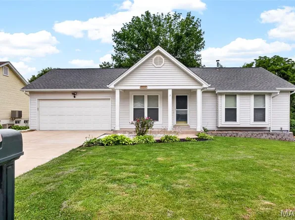 1319 Cambrook Ct, Saint Charles, MO 63304