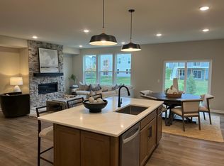 10374 McGregor Blvd, Saint Paul, MN 55129