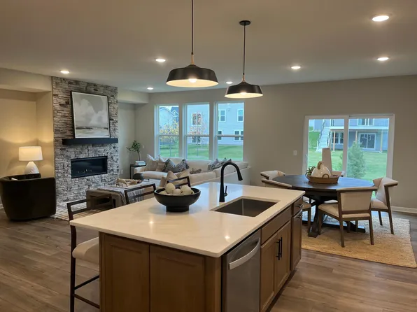 10374 McGregor Blvd, Saint Paul, MN 55129