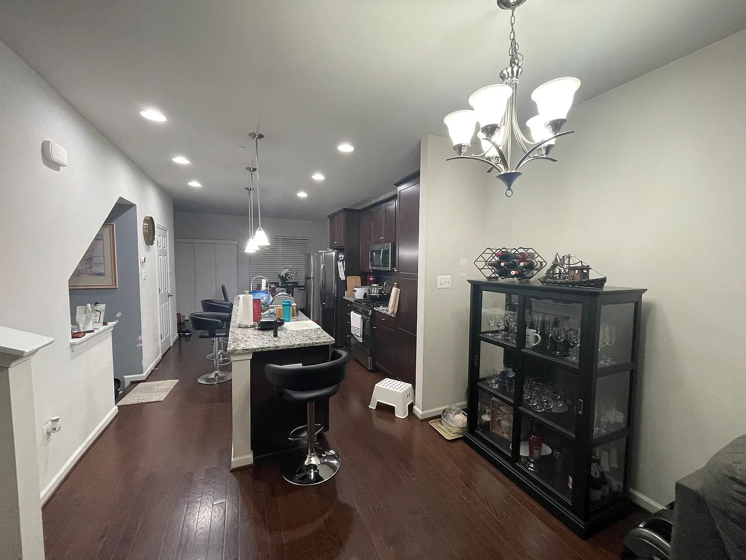 3 bed, 3.5 bath, 1280 sqft, $1,100 — Photo 1
