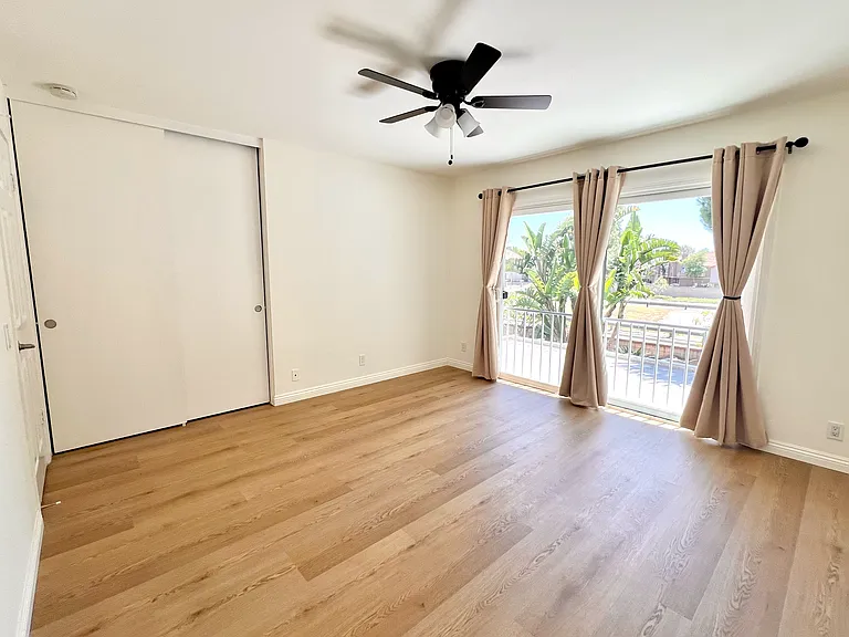 38 Carver — Photo 10