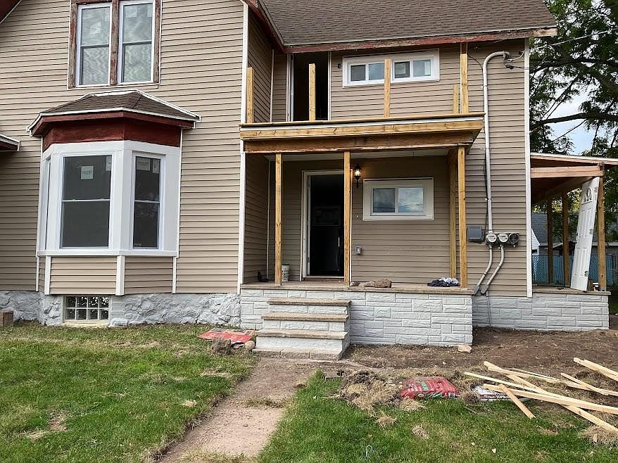 Summer St. Side Entry for Lower Unit