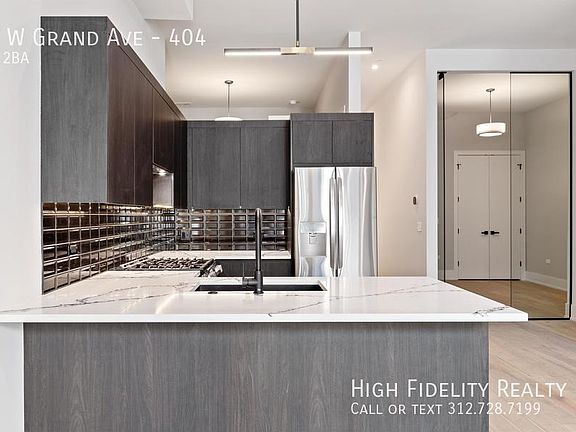 5th image of 318 W Grand Ave #404