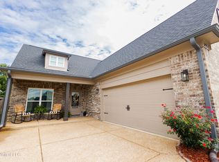 5204 Watson View Dr, Nesbit, MS 38651