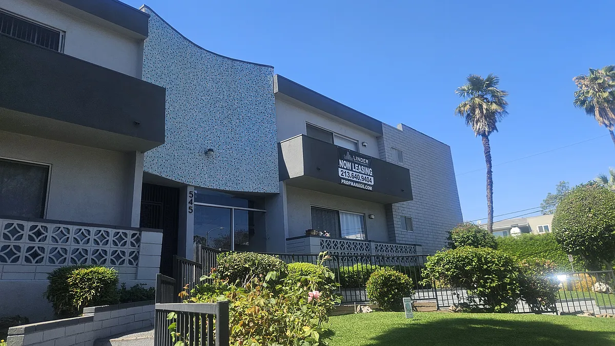 Building Photo - 545 N Hayworth Ave #207