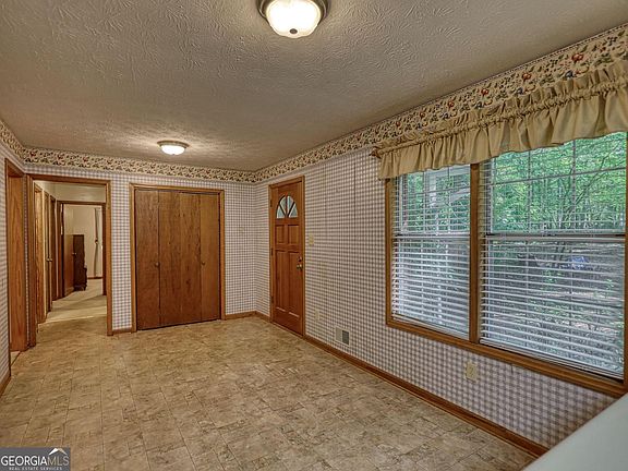 3rd image of 920 Alfred Ln