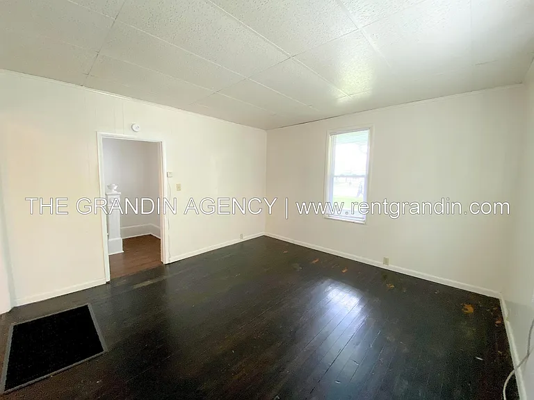 909 13th St SE — Photo 8