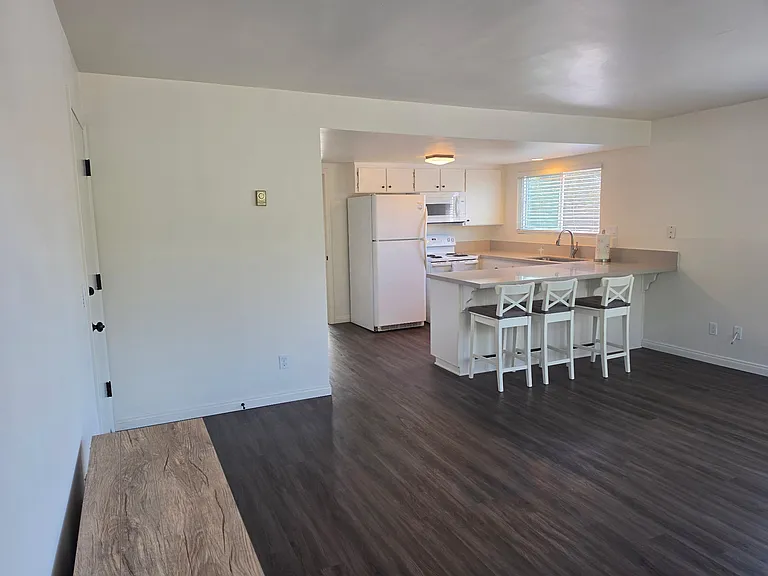 141 E Glaucus St #C — Photo 3