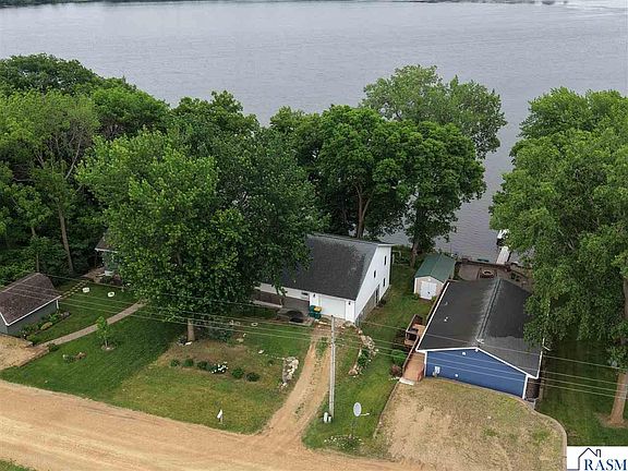 3rd image of 46039 Jefferson Lake Dr