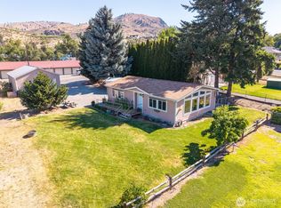 804 E Wapato Ave, Chelan, WA 98816