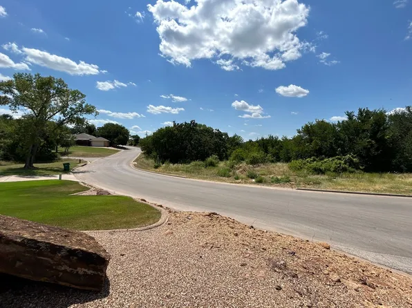 1414 Normandy Dr, Graham, TX 76450