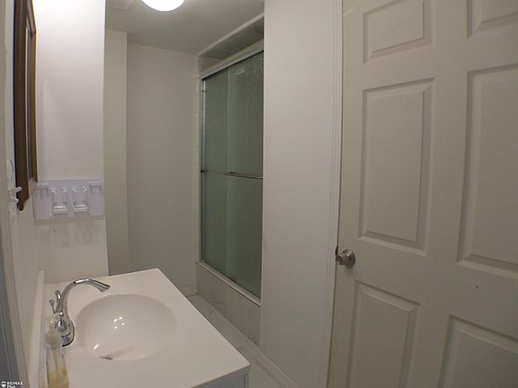 5th image of 239 Fountain Park Dr