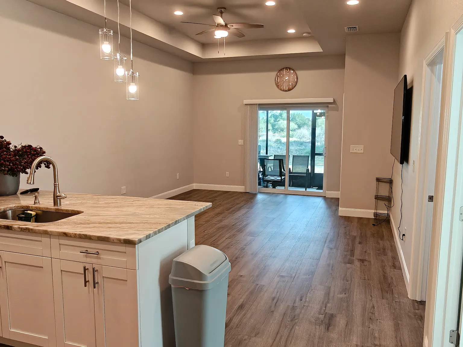 3 bed, 1200 sqft, $1,900 — Photo 4
