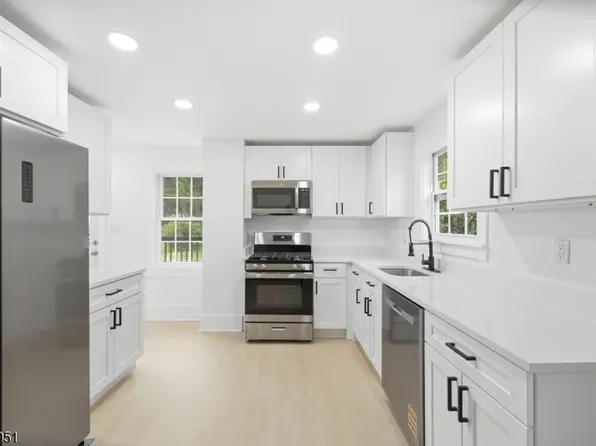 89 High St, Newton Town, NJ 07860