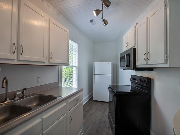 3rd image of 519 Guilford Ave APT B