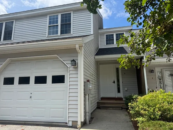 9 Green Briar Rd #9, Fitchburg, MA 01420