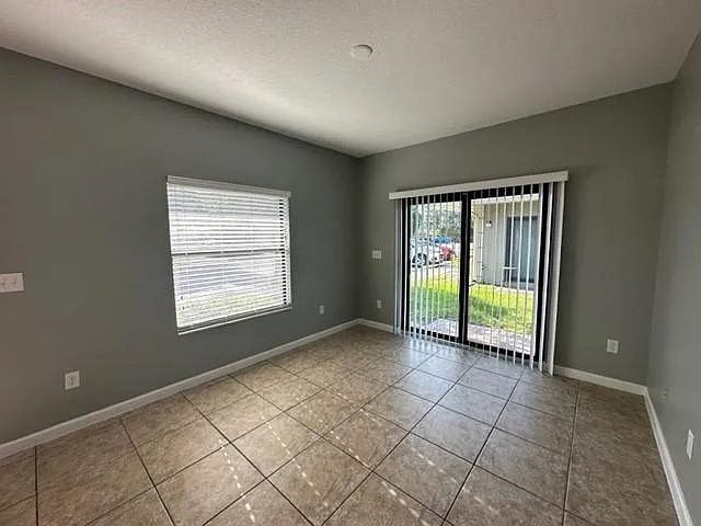 1035 NE 10th Ave #3 — Photo 25