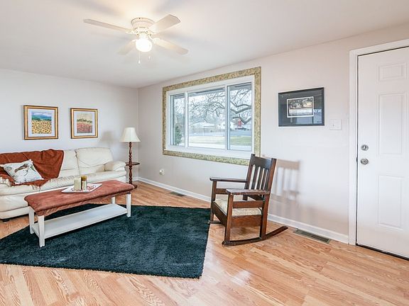 2nd image of 204 Brownstone Dr