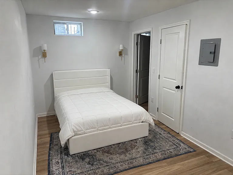 344 John St #B — Photo 6